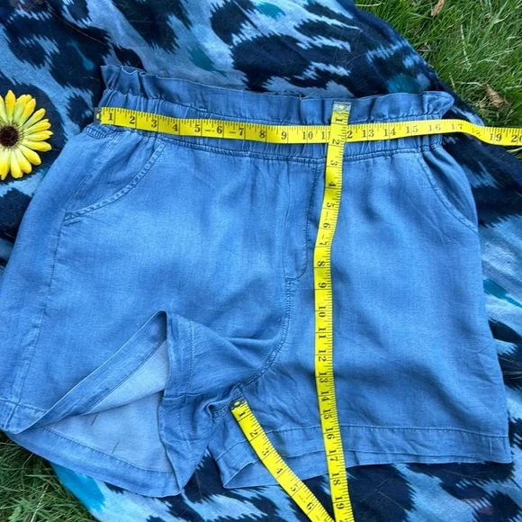🌺 THREAD & SUPPLY; Ruffle Waist - Stretchy Light Blue Jean Style Shorts; Sz. XL - Picture 8 of 9
